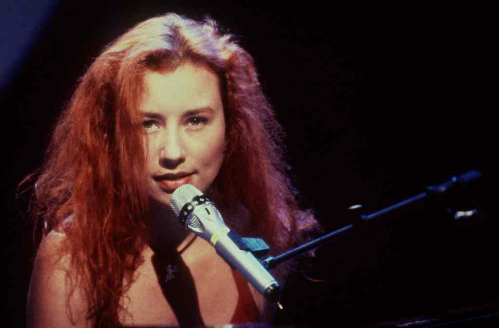 Tori Amos singing in to a microphone.
