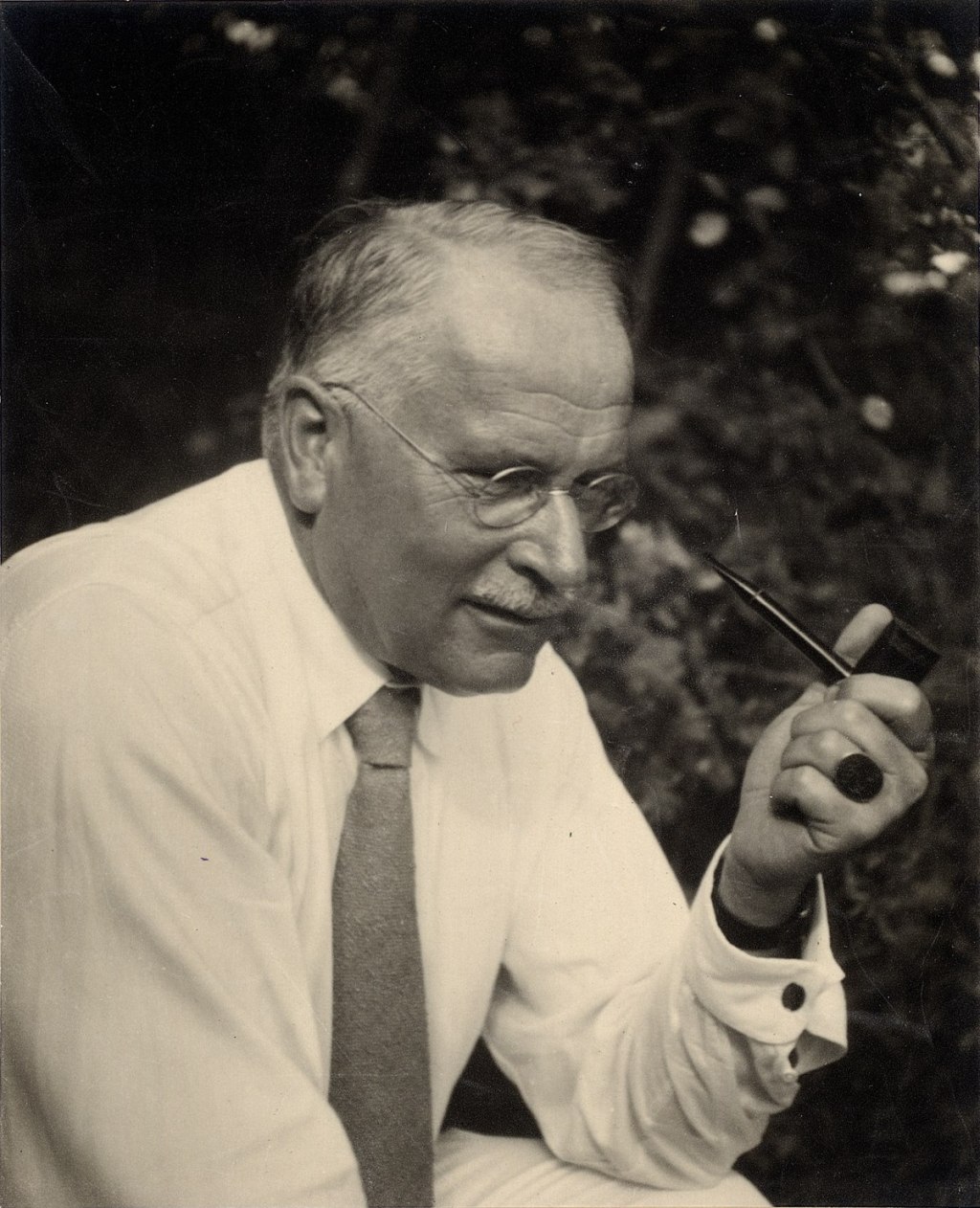 Carl Jung holding a pipe
