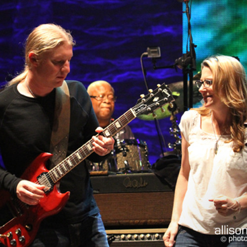 Susan Tedeschi on stage with Derek Trucks and Jaimoe from The Allman Brothers Band