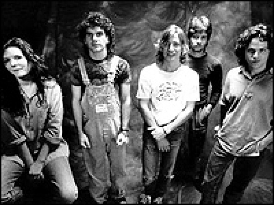 Group shot of Edie Brickell & New Bohemians