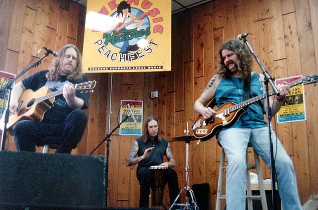 Gov't mule trio playing live in record store