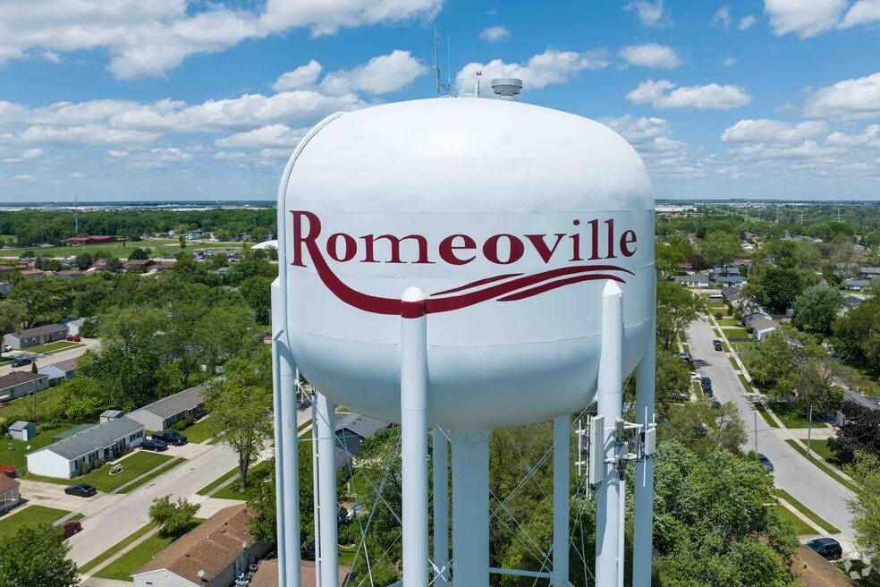 Photo of the water tower in the town of Romeoville, IL